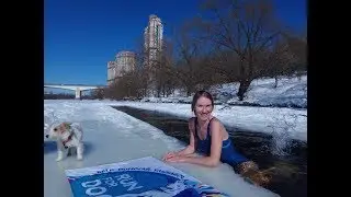 Шеметова Полина плывёт в 40м проруби. Моржи Столицы