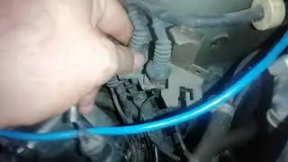 коннектор датчика положения коленвала недосунут audi100c4.