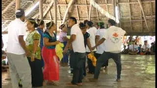 Entertaining the guests @ Maiana