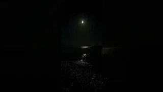 Луна и лунная дорожка в море