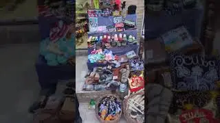 Лавка торговца мехом, Хива, Узбекистан. Store of fur seller, Khiva, Uzbekistan.