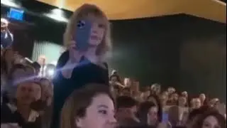 Пугачева расплакалась, когда зал хором запел «Миллион алых роз». Видео из Израиля