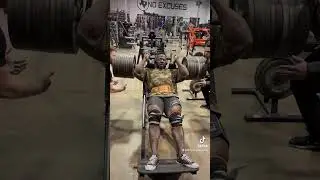 Joe Mackey Smokes Huge 449-kg (990-lb) Hack Squat for 5 Reps