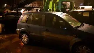 Эвакуируют нарушителя
