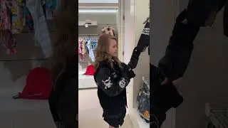Дочки выбирают подарок!