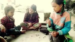 【India】Himalayan village, Girls playing with stones