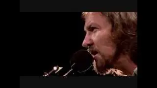 Eddie vedder - Guaranteed - Track 06 DVD Water on The Road