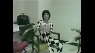 Freddie Mercury- ¨I never tie my own shoelaces¨