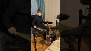 1 день игры на барабанах(брат)#лесник#рекомендации#русскийрок#youtubeshorts#кавер