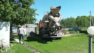 каркасный гараж на сваях 7 на 5. заливаю бетонный пол.