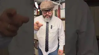 Еще бы кепку снял в помещении, дядь Паш! В Химках манерам не учат чтоль? 