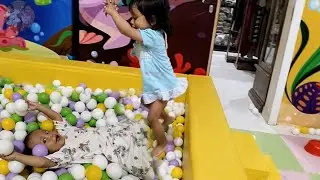 Tempat Bermain Yang Nyaman Dan Waktunya Aisyah & Rizieq Mandi Bola