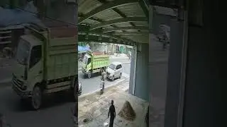 Detik detik mobil countainer REM BLONG, banyak korban part 1