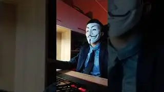 Анонимус бомбит и играет в кс го