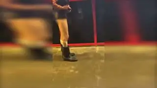 Мужчина в женских стрингах исполнил стриптиз под Волжским