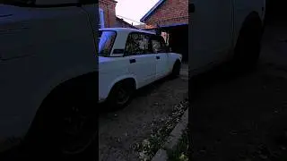 классическая машина ваз 2107