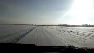 На машине по льду.