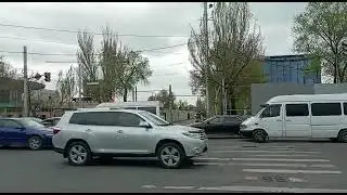 На улице Шопокова закрыли полосу движения