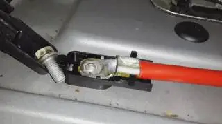 Плюсовой кабель BMW e60 и его проблемы