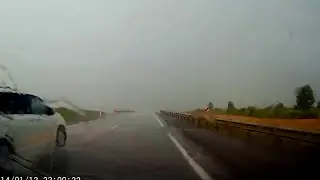 МОЛНИЯ УДАРИЛА РЯДОМ.