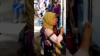 Pengamen Cantik Suara Merdu