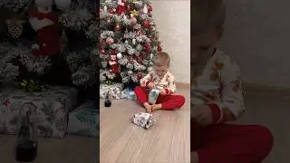 Макар открывает подарки в 2023 году. С Новым годом 2024 🎄🍾 