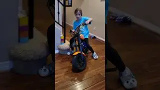 Riding HYPER GOGO Cruiser 12 - Kid's Motorbike 