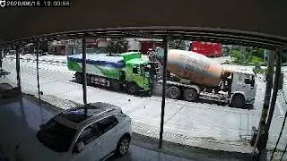 detik detik kecelakaan, truk rem blong. #shorts #viral