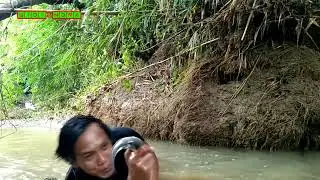 PRIMITIVE SURVIVAL Hujan Deras dan Badai