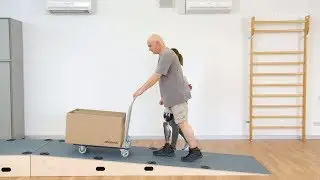 Prosthetic gait training - Walking technique on slopes: Advanced exercise | Ottobock