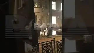 Медики лезут в окно
