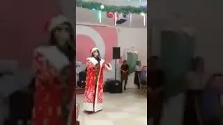 Пьяная дура на празднике))))😎😎😎