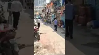 Sadak ke Kinare kisi ke talash me ....... #viralvideo #shortsviral