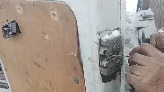 Вскрытие задний двери на Газели или Соболе.
