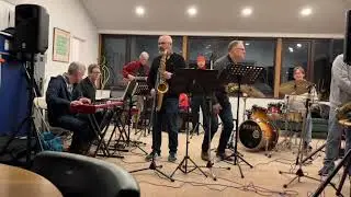 The Net Chords playing; I Wish l Knew