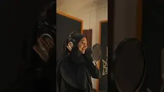 Lagi recording apa nihh?😁 tungguin single lagu aku selanjutnya yaa🫶🏻✨ #nadzirashafa #shorts