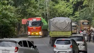 Bikin Merinding, Truk Trailer Siba Surya Lawan Arah Terjebak di Tanjakan Sitinjau Lauik