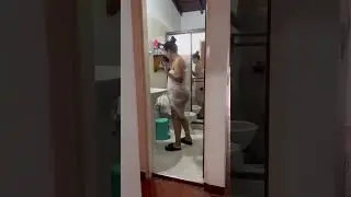 Tante habis mandi nih temenin yok 😊