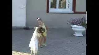 Малышня танцует в Экстрим парке