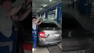 знаки со стекла автомобиля смываются просто напором воды
