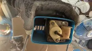 Vintage mini Hanimex fan smash