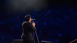 *THOUSANDS*.. of flashes during a concert