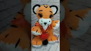 Обзор тигрёнок с сердечком.