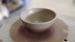 How to: Throwing a small bowl on the pottery wheel (with trimming bonus)