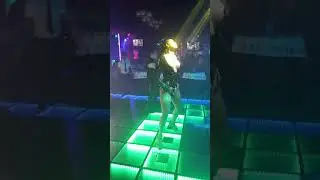 Шоу в Taipan Леди Бой