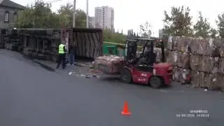 В Уфе "фура" легла на бок...