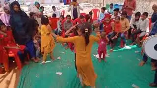 इन दोनों लड़कियों का खूबसूरत बेहतरीन बैंड बाजा डांस रीवा सीधी सिंगरौली शहर #Desi Baind baja dance