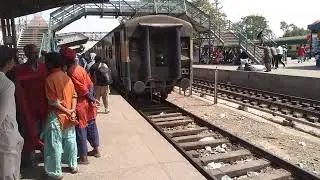 45Up Pakistan Express PlatForm Pa Aa Rahi ha || Pakistan Railway