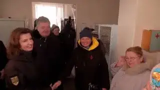 Порошенко прибыл в Херсон и поет с местными жителями песни о Бандере / украина / новости