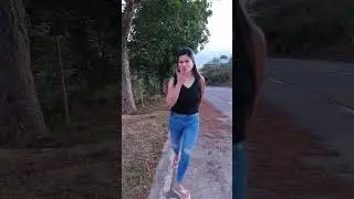 Walking in the street (flipflops or Thong)